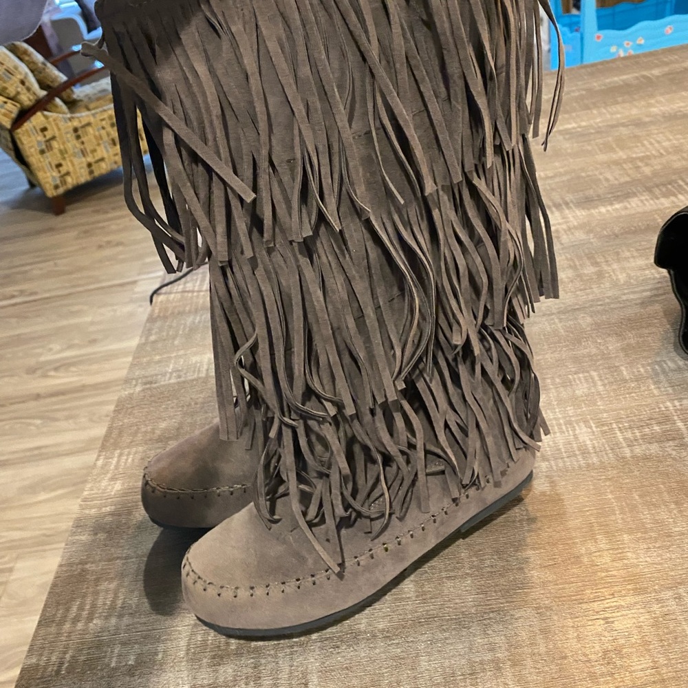 Fringe boots - Picture 2 of 3